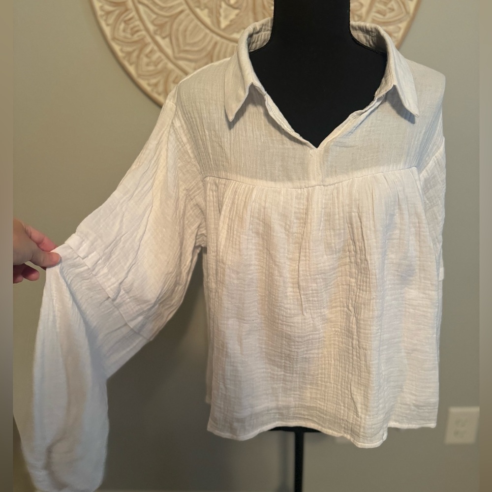 Pink Lily size small gauze like White Long Sleeve Women's Top